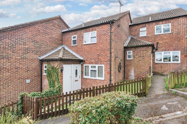 Terraced house to rent in High Wycombe, Buckinghamshire HP13