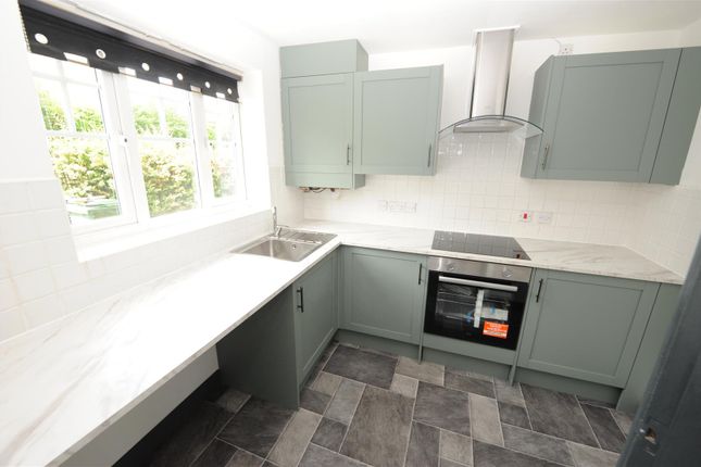 42, Rowantree Drive, Bradford photo 3