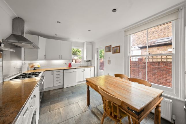 89, Oaklands Road, Greater London photo 4