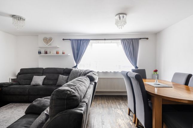 Chertsey Road, Feltham, TW13 4RN, Feltham photo 4