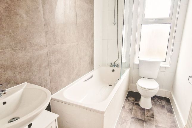 Flat 3, 20 Wellwood Road, Essex photo 5