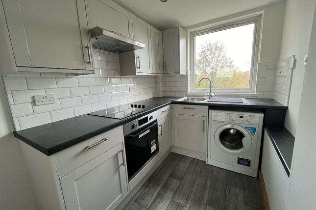 105 Walderton House,, Wendover Road, Havant photo 3