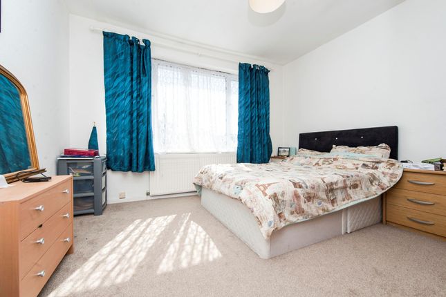 2 bed flat to rent in Hewlett Road, Cheltenham GL52