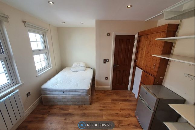 Room D, A High Road Willesden, London photo 3