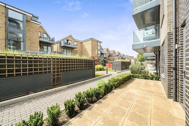 Flat 5, Harrier House, Antoinette Close, Kingston Upon Thames photo 4