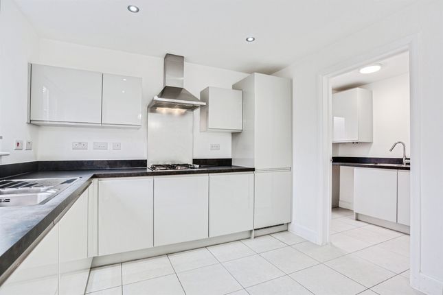 6, Burkwood Drive, Wakefield photo 3