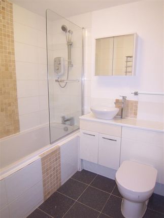 Flat to rent in Percy Gardens, Old Malden, Worcester Park