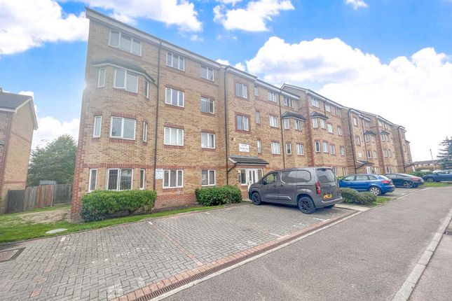 Flat for sale in Orchid Close, Luton