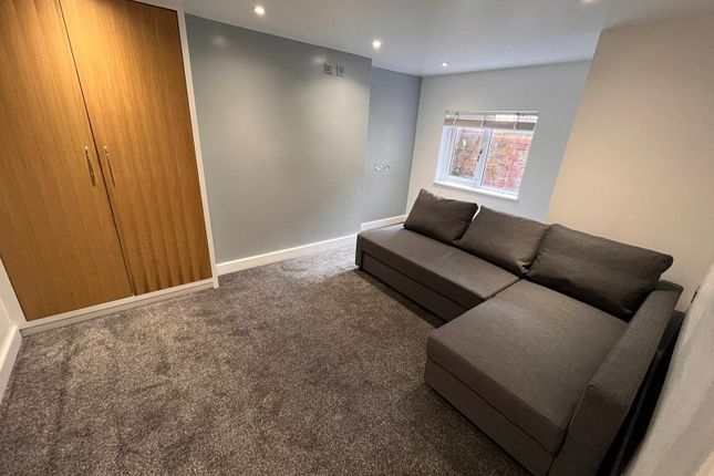 Estcourt Terrace, Leeds photo 5