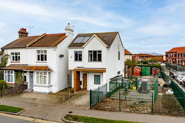 3-bed house on 137, Prittlewell Chase, Westcliff-on-sea, £425,000