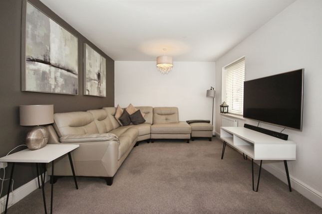 2, Gatsby Way, Leamington Spa photo 2