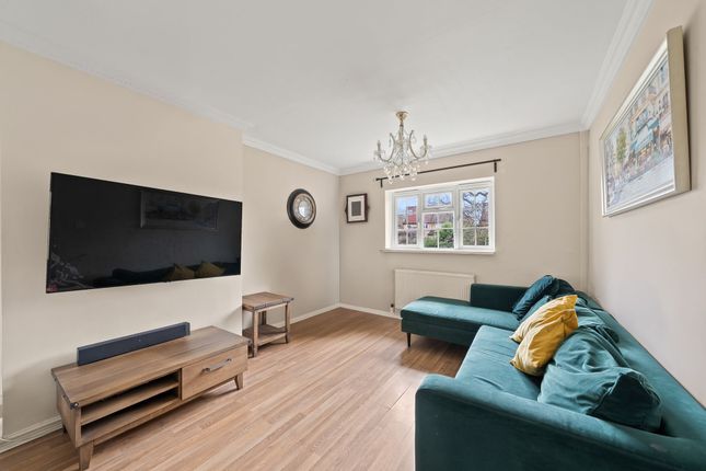 52 Worcester Park Road, Worcester Park photo 4