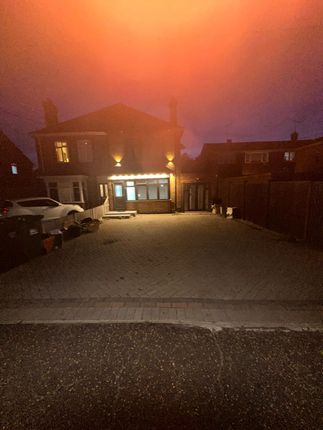 A Lovely Three Bedroom House To Let In Basildon