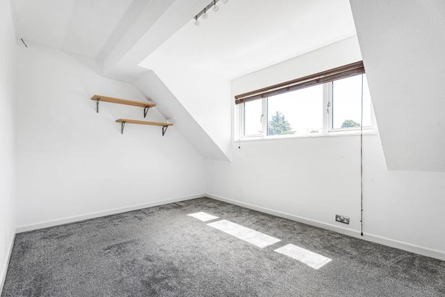 40, Benwell Court, Surrey photo 4