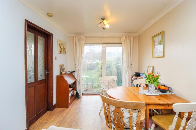 3, Smithy Close, Wakefield photo 4