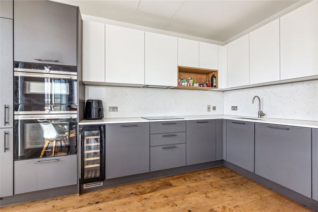 Flat 48, Carrick Yard 3, Fisherton Street, London photo 3