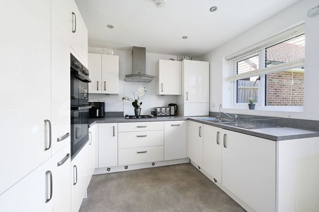 30, Cortland Drive, Tadley photo 4