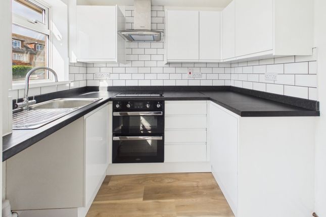 Flat 2, Mount Pleasant Court, Exmouth photo 2