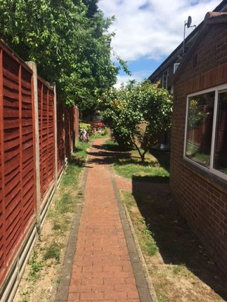 24 Alton Gardens, Luton photo 2