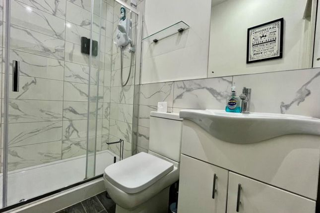 flat 2, 12, Noster Hill, LEEDS photo 5