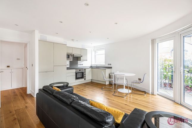 3 Emerald Apartments 32, Ewart Grove, London photo 3