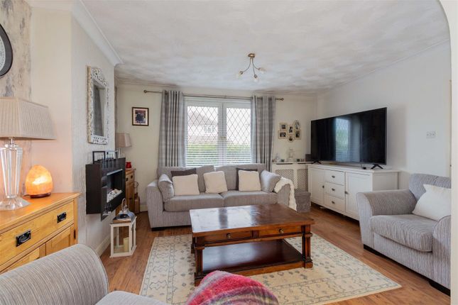119, Moreton Way, Slough photo 2
