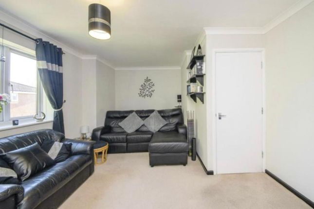 Turnberry court, South Oxhey, Watford photo 3