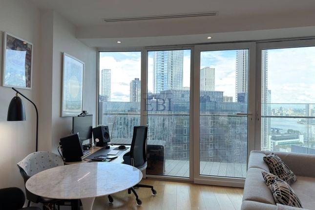 2007(L2), Arena Tower, London photo 3
