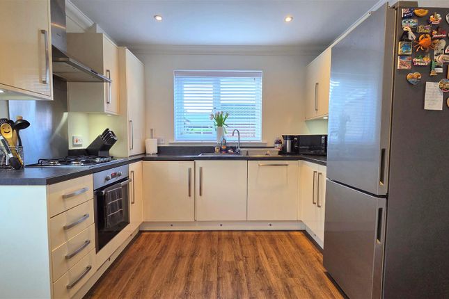 104, Kings Drive, Bradwell photo 3