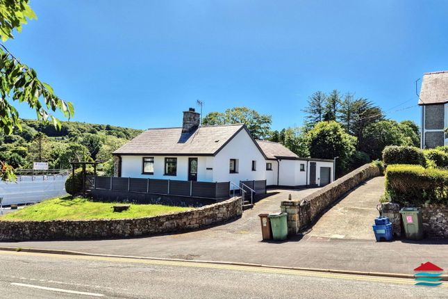 3-bed bungalow on Penllanw, Pwllheli, £375,000