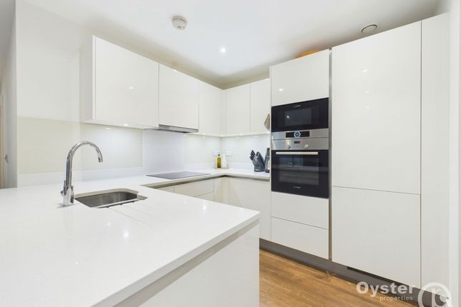 4 Carnarvon Court Howard Road, Stanmore photo 3