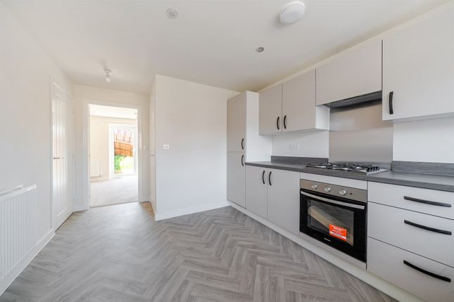 Taylor Way, Gedling, Nottingham photo 4