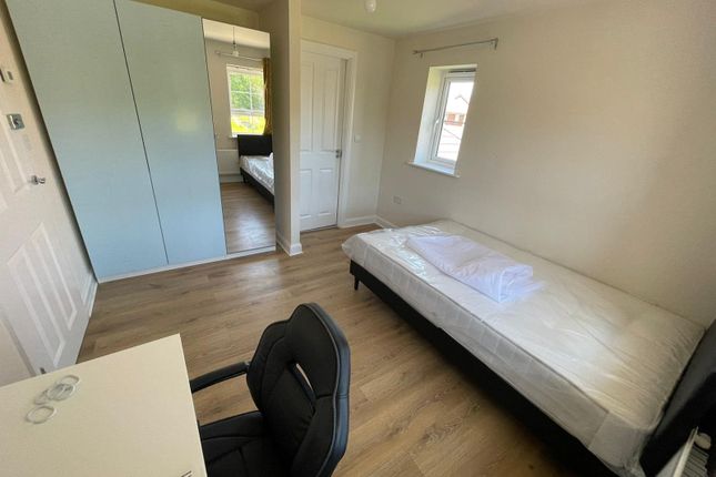 Property to rent in Fieldfare Way, Coventry