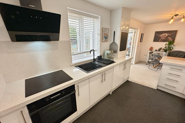 33, Milton Crescent, Milford Haven photo 3
