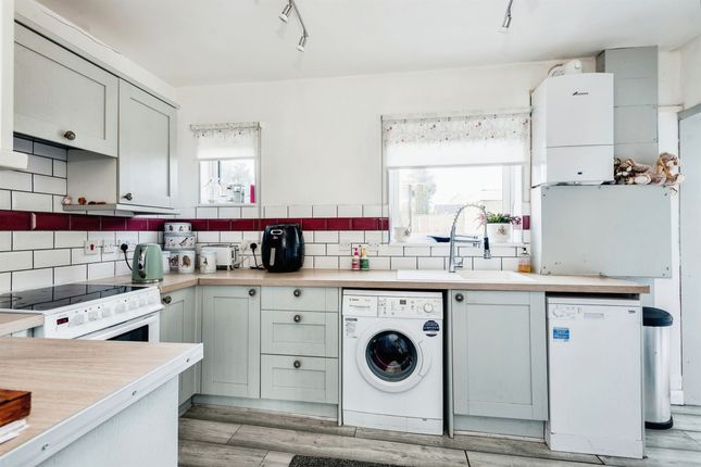 End terrace house for sale in Fox Close, Bampton