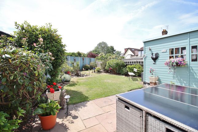 33 Dawes Avenue, Isleworth photo 2