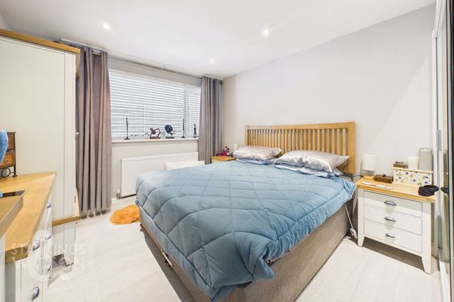 19 Caystreward, Great Yarmouth photo 3