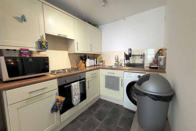Flat 3 Amber Court, Fratton photo 2