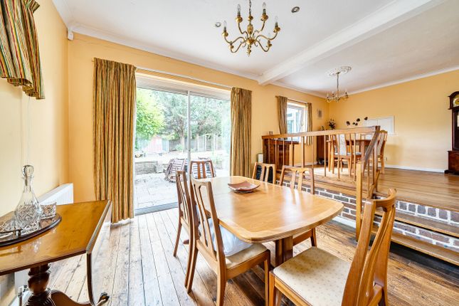 27, Copse Avenue, Farnham photo 3