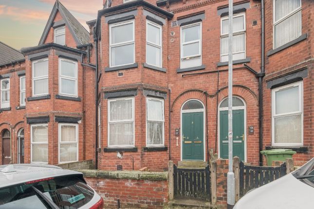 Thumbnail Flat to rent in Grange Crescent, Chapeltown, Leeds