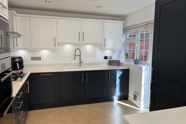 3, Burnt Hill Road, Farnham photo 4