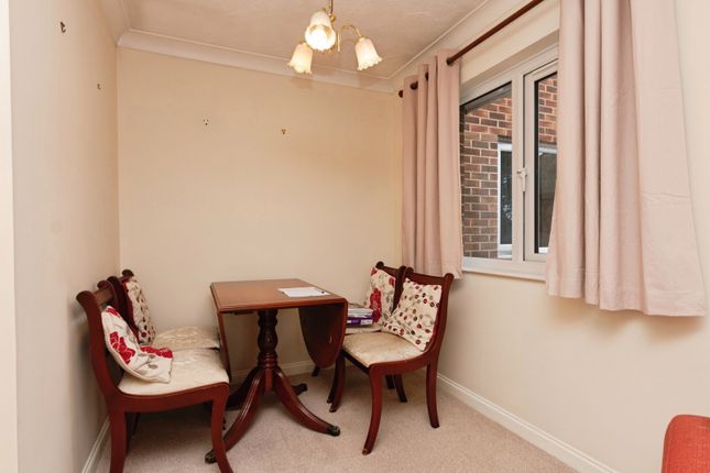Flat 12 Brookfield Court, 1, Broadway Road, Surrey photo 4