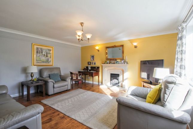 7 Ash Close, Lingfield photo 3