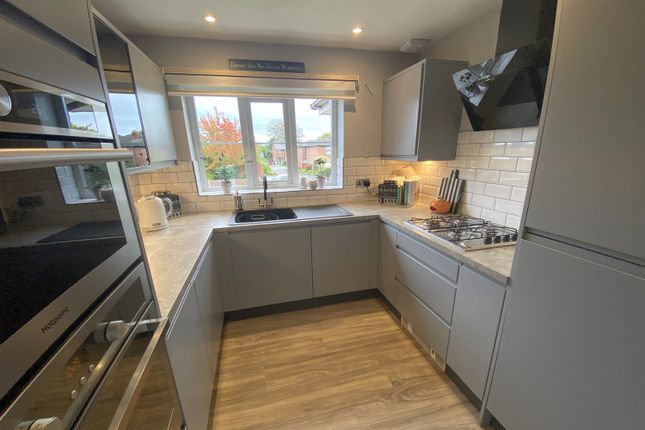 Flat for sale in Woodacres Court, Wilmslow