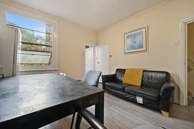 29, Wells House Road, North Acton photo 4
