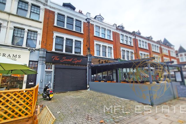 Restaurant/cafe to let in Clapham Common South Side, London