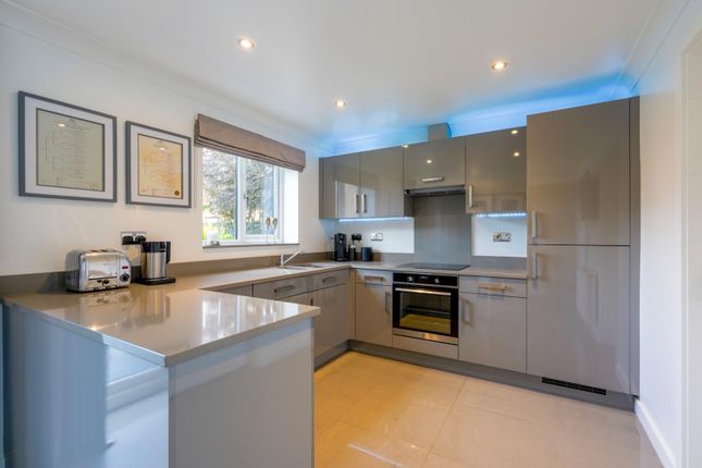 31, Moor Drive, Wallsend photo 4