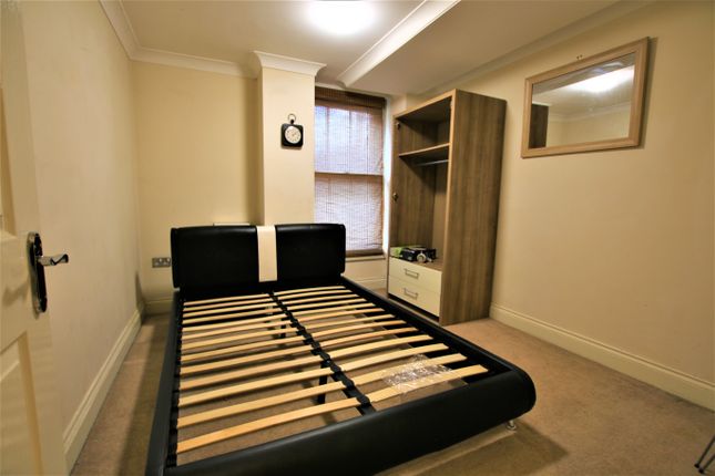 4, Whitehart House, Colnbrook photo 4