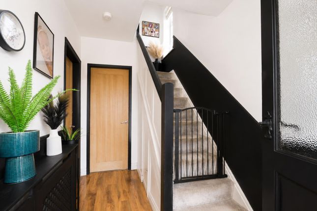 3, Linden Avenue, Swinton photo 3