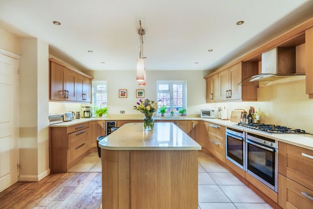 3, Vicarage Road, Surrey photo 2